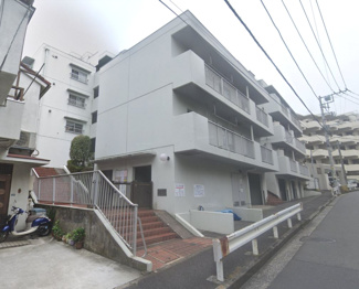 【外観】 | 2階南向き・L字バルコニーにつき日照・通風良好です。
収納力のあるWIC設置。ベーシックな3LDKの間取りです。