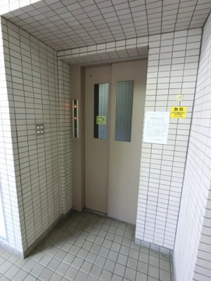 【その他共用部分】 | エンゼルハイム港南台第2 | お買い物時やベビーカーの出し入れに便利なエレベーター付。