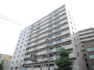 【外観】 | 京急本線「日ノ出町」駅徒歩1分！駅近ならではの便利な住環境も魅力的です。
暮らしやすさと機能性が調和したベーシックな3LDK♪