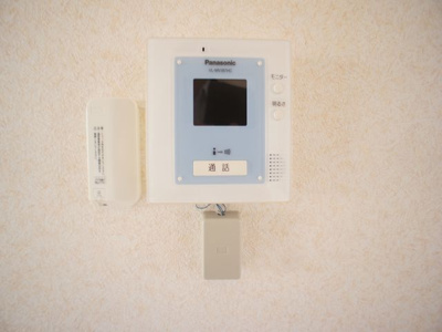 【セキュリティ】 | ラフォーレ・あずまD | 訪問者の確認ができるTVドアホン付きです♪