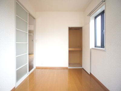 【寝室】 | ラフォーレ・あずまD | 清潔感のあるきれいな洋間です♪