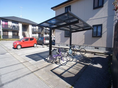 【その他共用部分】 | ラフォーレ・あずまD | 屋根付きの駐輪場があります♪