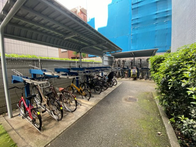 【その他共用部分】 | ファシーネ三鷹ハイライズ | 自転車置き場屋根付きです。