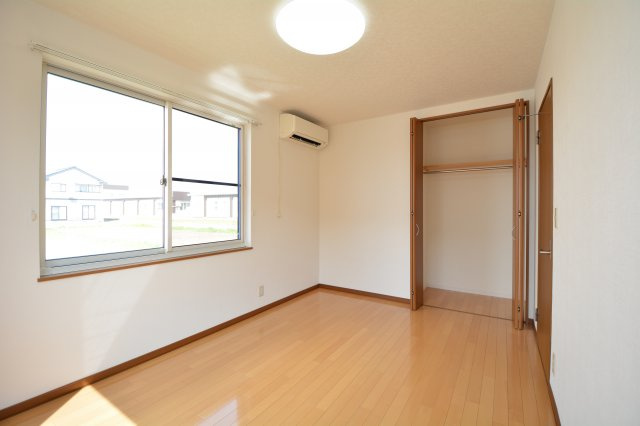 【洋室】 | ハイセレールセレブB | 落ち着いた色調の寝室です