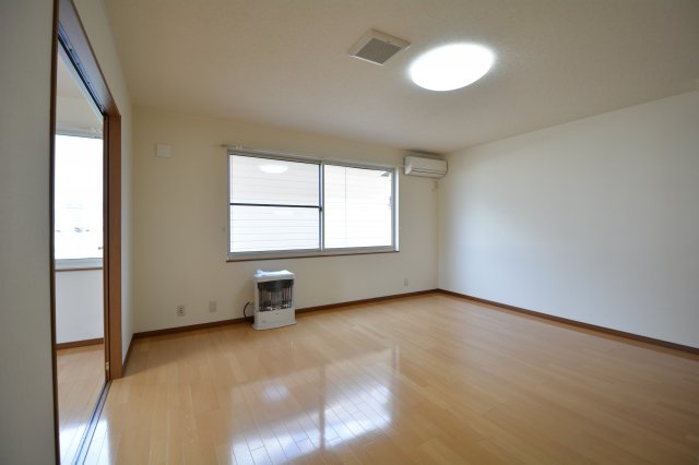 【居間・リビング】 | ハイセレールセレブB | ゆったり過ごせる居間です