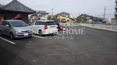 【駐車場】 | スカイフィールド | 車をお持ちの方に嬉しい駐車場付きの物件です