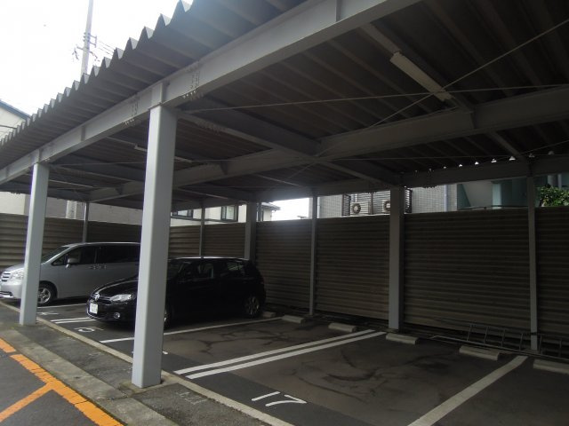 福井ダイカンプラザの駐車場|この物件には１台屋根付き普通車用の駐車場スペースが確保出来ます。融雪付き！