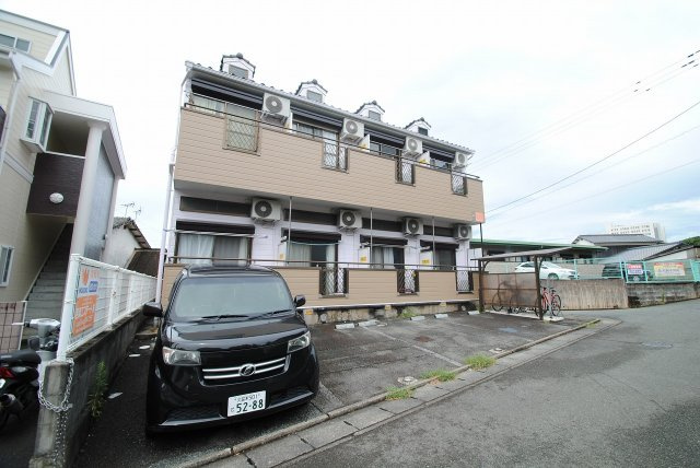 メゾンとびかたの駐車場