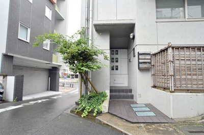 【エントランス】 | 青蛾ビル