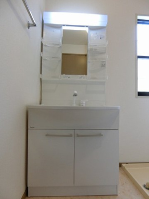 【洗面所】 | ソレアード | シャンプードレッサーで忙しい朝にも寝癖の付いた頭にも優しい☆お化粧するときにも大活躍です♪