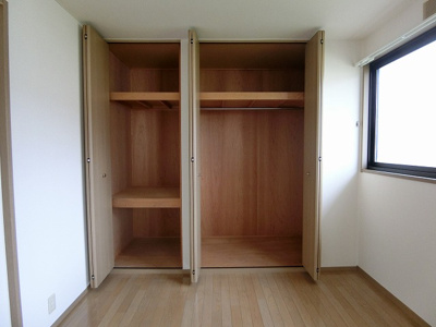 【収納】 | ソレアード | 洋室8.5帖のお部屋にあるクローゼットと収納スペースです♪荷物の多い方も安心ですね！