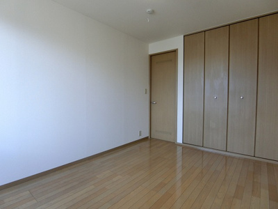 【洋室】 | ソレアード | 2階・南東向き洋室6帖☆クローゼッがあります！お洋服の多い方もお部屋が片付いて快適に過ごせますね♪