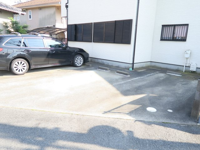 テラスアゼリアの駐車場