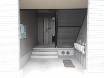 【エントランス】 | ヴィラ里音　くさひばり館・