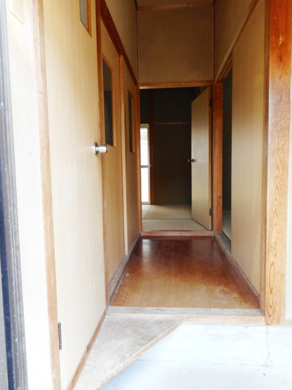 【玄関】 | 高見様平家 | ※同物件、別のお部屋の写真です