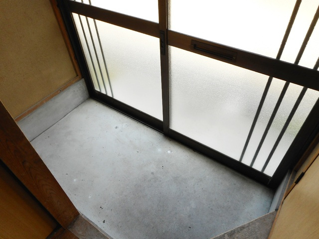 【玄関】 | 高見様平家 | ※同物件、別のお部屋の写真です