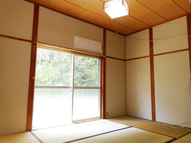 【居間・リビング】 | 高見様平家 | ※同物件、別のお部屋の写真です