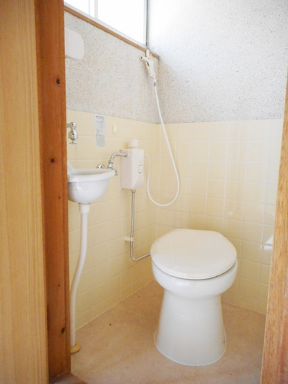 【トイレ】 | 高見様平家 | ※同物件、別のお部屋の写真です