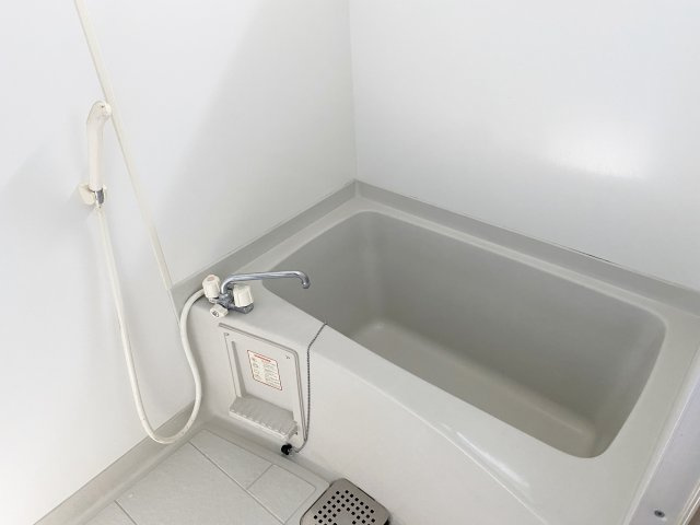 【浴室】 | すみれマンション | ※同物件、別のお部屋の写真です。設備は現況に従います。