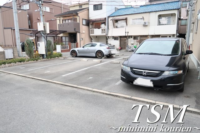 コンフォールの駐車場
