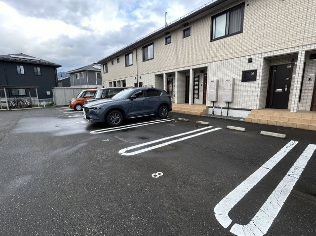 メゾンKの駐車場