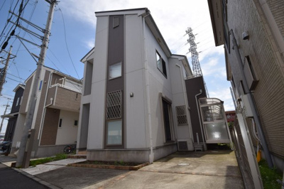 【外観】 | 価格変更！大型4LDK、湘南台駅、長後駅アクセス特選中古戸建　 | 駐車スペースも２台完備されています。