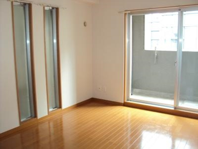 HF河原町二条レジデンスの居間・リビング|室内・2面採光