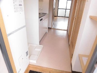 ハイツ山ノ内の内装|玄関から～