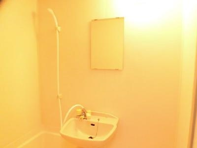 ハイツ山ノ内の洗面所|浴室洗面