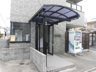 ハイツ山ノ内のエントランス