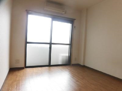 ハイツ山ノ内の居間・リビング|洋室