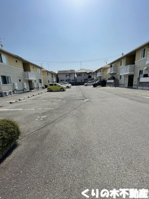 【駐車場】 | ベル・ドゥ・ジュール　C棟 | 車をお持ちの方に嬉しい駐車場付きの物件です