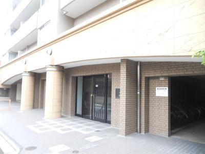 メロディハイム松原のエントランス