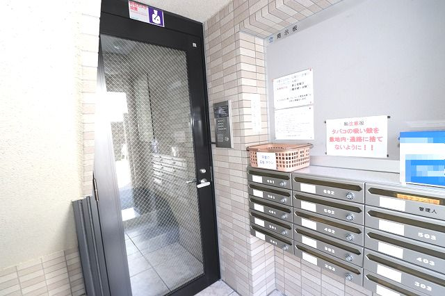 ネオクレメントのエントランス|建物の内部です