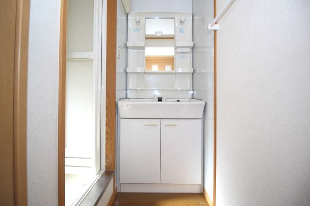 ネオクレメントの独立洗面台|使いやすい独立洗面台です