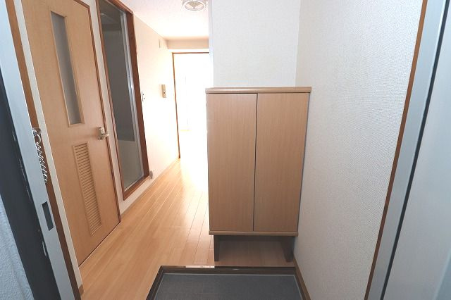 クレメント南宝永の玄関|落ち着いた玄関です
※内装が若干異なる場合がございます