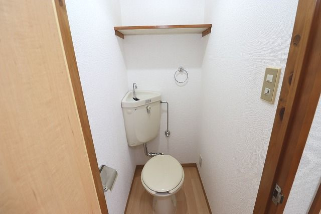 クレメント南宝永のトイレ|ゆったりとした空間のトイレです
※内装が若干異なる場合がございます