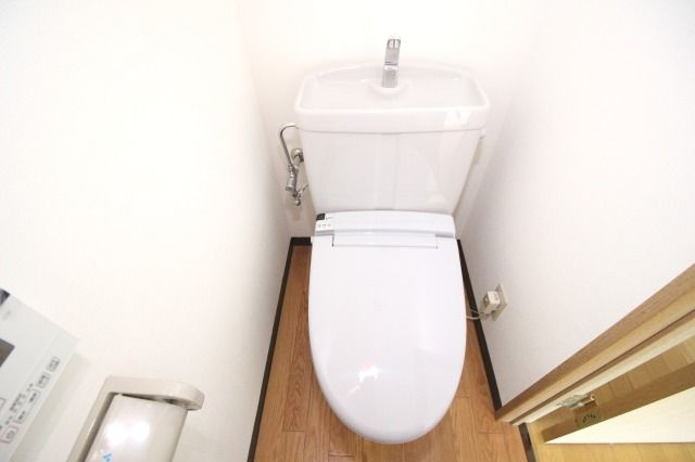ソワール西秦Ⅰのトイレ|清潔感のあるトイレです
※反転の可能性あり