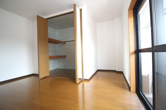 コンフォート弥右衛門のその他|洋室です