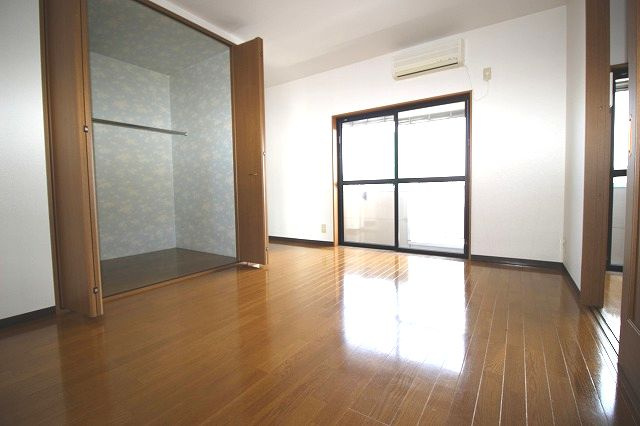 コンフォート弥右衛門の洋室|コンパクトで使いやすい洋室です