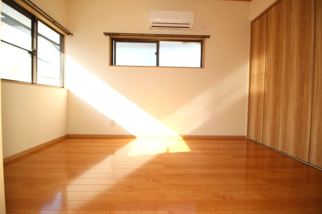 桜井町グランドハウスの洋室|明るい洋室です