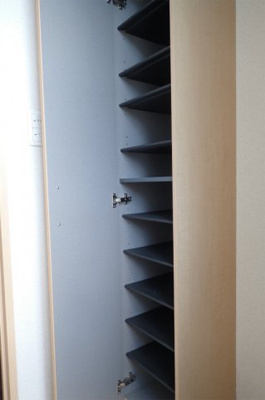 【玄関】 | カーサ・プリンセサ【SHM】 | シューズボックスがあるので靴が散らからずいつでも玄関すっきり♪お客様もスムーズにお出迎えできますね♪