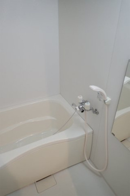 【浴室】 | カーサ・プリンセサ【SHM】 | 浴室暖房乾燥機付きのバスルームです！お風呂に浸かって一日の疲れもすっきりリフレッシュ♪