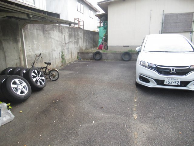 パレーシャル朝日の駐車場