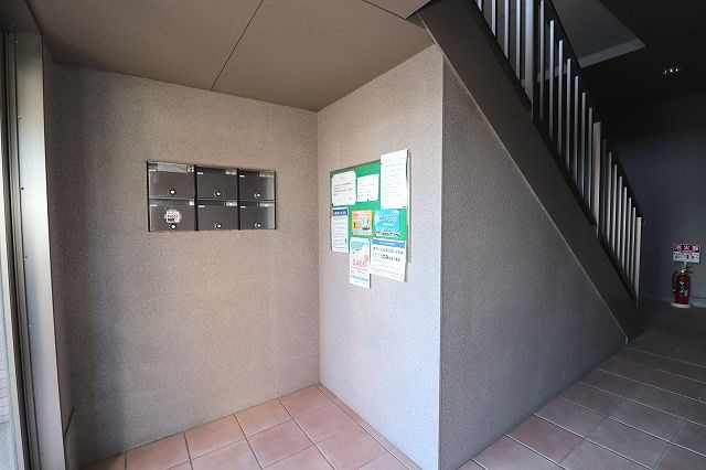 フィネスあざみののエントランス|毎日通るエントランスはこのようになっています