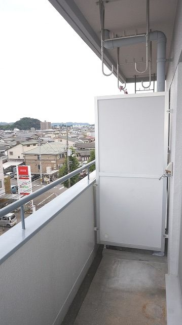 フェンネルハイツのバルコニー|お洗濯にも便利なバルコニー付き