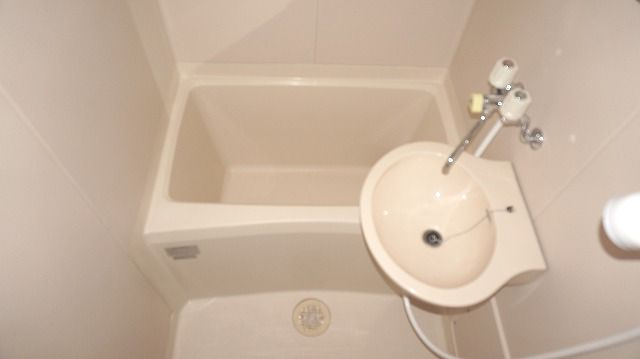 フェンネルハイツの浴室|ゆったり過ごせるお風呂です