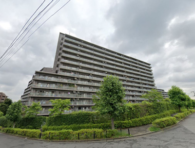 【外観】 | 横浜星の丘ビューシティC棟 | お子様の足音等階下の心配のない1階住居、二面バルコニーにつき採光・風通し良好です。
60インチTV・浴室TV・エアコン1台新規設置♪