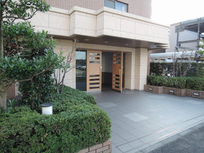 【エントランス】 | エンゼルブレッサ綱島 | 東急東横線「綱島」駅徒歩20分又はバス5分「一の瀬」停歩2分。