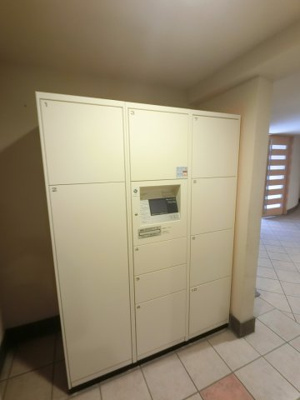 【その他共用部分】 | セザール仲池上 | 不在時にもお荷物が受け取れる宅配ボックスです。